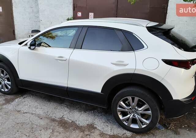 Белый Мазда CX-30, объемом двигателя 2.5 л и пробегом 106 тыс. км за 18800 $, фото 2 на Automoto.ua