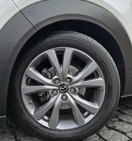 Белый Мазда CX-30, объемом двигателя 2 л и пробегом 55 тыс. км за 26500 $, фото 3 на Automoto.ua