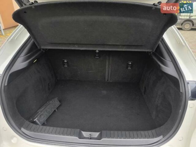 Белый Мазда CX-30, объемом двигателя 2.49 л и пробегом 29 тыс. км за 21400 $, фото 41 на Automoto.ua