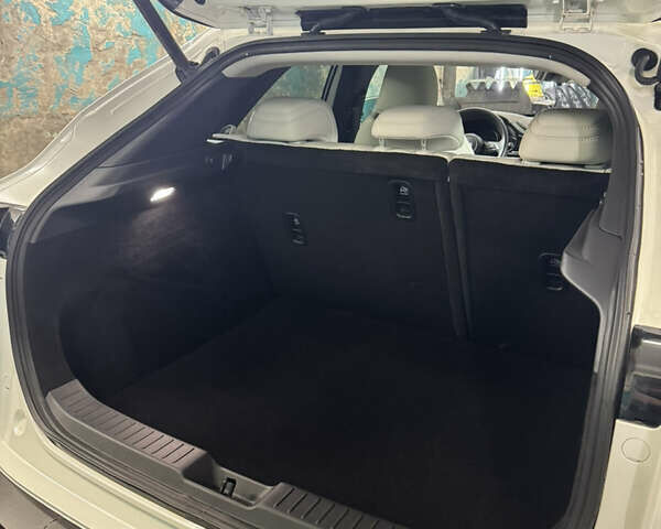 Белый Мазда CX-30, объемом двигателя 2.49 л и пробегом 1 тыс. км за 25000 $, фото 29 на Automoto.ua