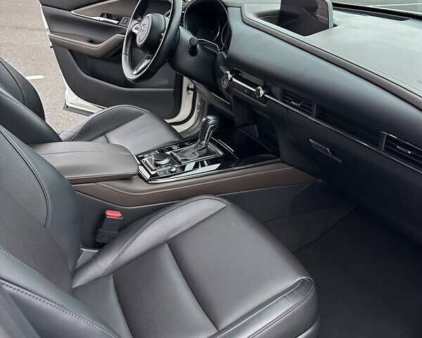 Белый Мазда CX-30, объемом двигателя 2 л и пробегом 32 тыс. км за 28000 $, фото 8 на Automoto.ua