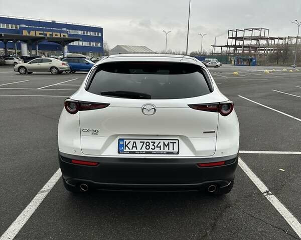 Белый Мазда CX-30, объемом двигателя 2 л и пробегом 32 тыс. км за 28000 $, фото 3 на Automoto.ua