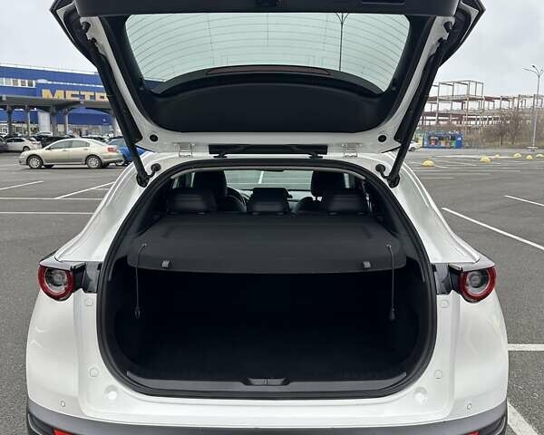 Белый Мазда CX-30, объемом двигателя 2 л и пробегом 32 тыс. км за 28000 $, фото 14 на Automoto.ua