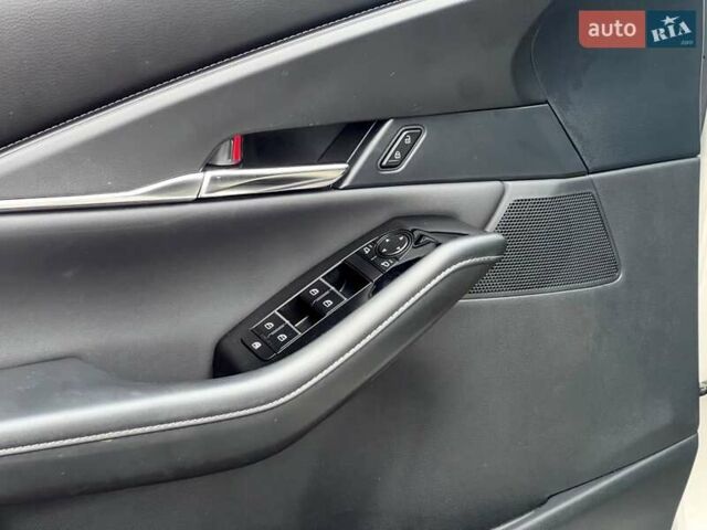 Белый Мазда CX-30, объемом двигателя 2.49 л и пробегом 19 тыс. км за 24500 $, фото 28 на Automoto.ua