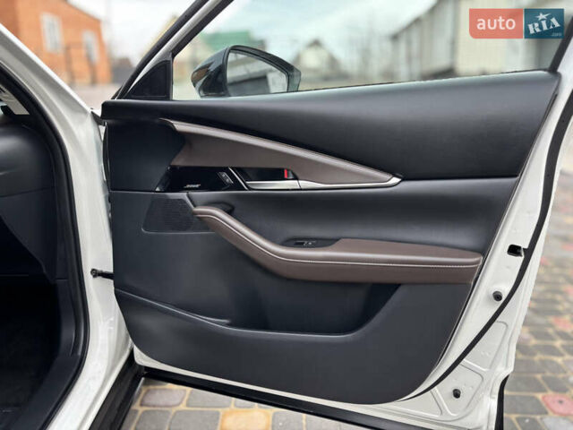 Белый Мазда CX-30, объемом двигателя 2.5 л и пробегом 4 тыс. км за 24999 $, фото 33 на Automoto.ua