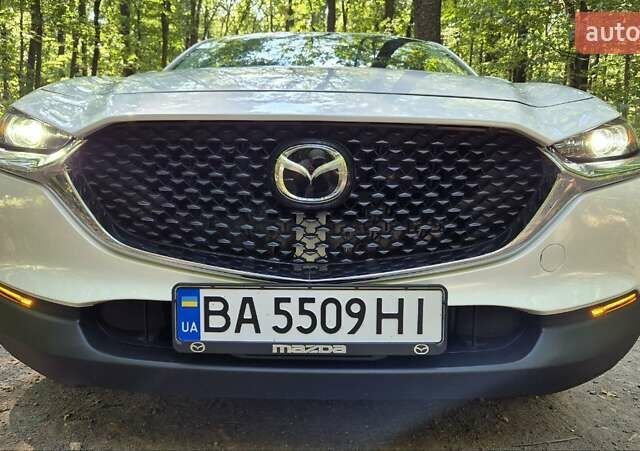 Білий Мазда CX-30, об'ємом двигуна 2.49 л та пробігом 7 тис. км за 24750 $, фото 3 на Automoto.ua
