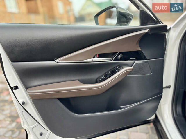 Белый Мазда CX-30, объемом двигателя 2.5 л и пробегом 4 тыс. км за 24999 $, фото 15 на Automoto.ua