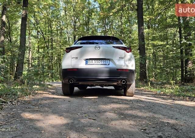 Білий Мазда CX-30, об'ємом двигуна 2.49 л та пробігом 7 тис. км за 24750 $, фото 4 на Automoto.ua