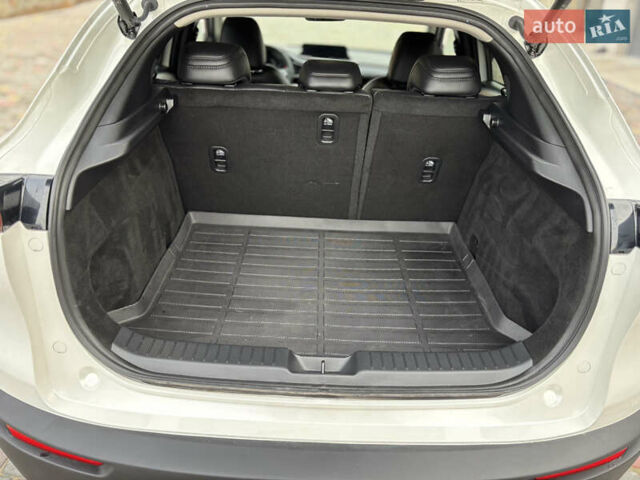 Белый Мазда CX-30, объемом двигателя 2.5 л и пробегом 4 тыс. км за 24999 $, фото 27 на Automoto.ua