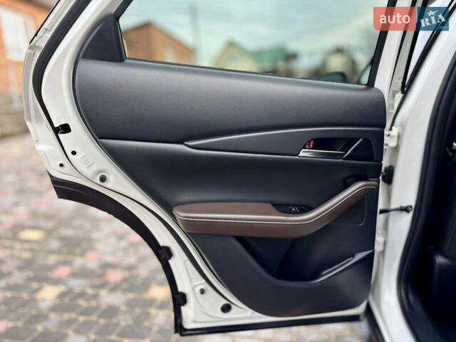 Белый Мазда CX-30, объемом двигателя 2.5 л и пробегом 4 тыс. км за 24999 $, фото 24 на Automoto.ua