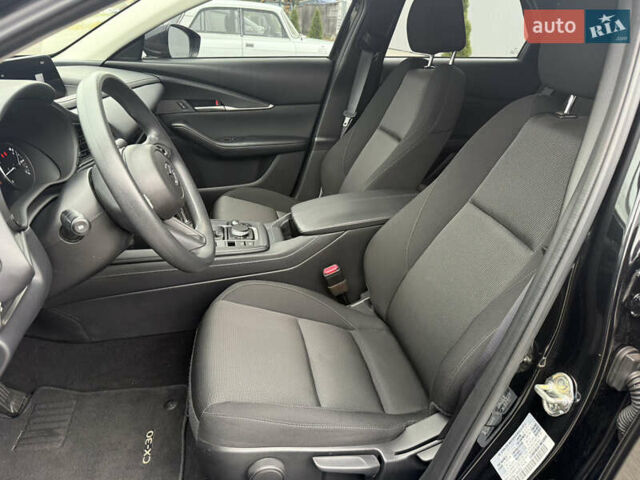 Черный Мазда CX-30, объемом двигателя 2.5 л и пробегом 12 тыс. км за 18900 $, фото 2 на Automoto.ua