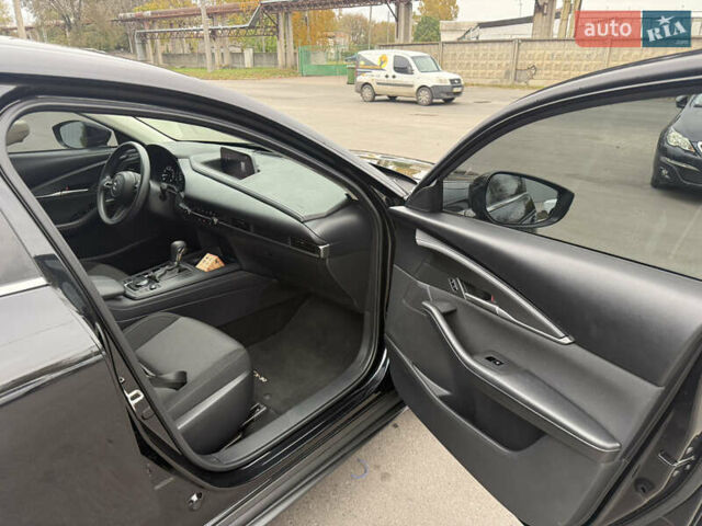 Черный Мазда CX-30, объемом двигателя 2.5 л и пробегом 12 тыс. км за 18900 $, фото 7 на Automoto.ua