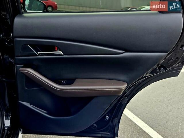 Чорний Мазда CX-30, об'ємом двигуна 2.49 л та пробігом 15 тис. км за 25299 $, фото 20 на Automoto.ua