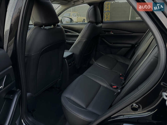 Черный Мазда CX-30, объемом двигателя 2.5 л и пробегом 8 тыс. км за 25000 $, фото 7 на Automoto.ua