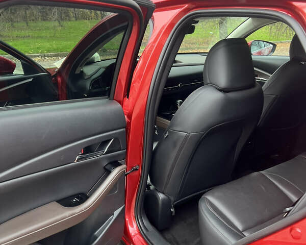 Красный Мазда CX-30, объемом двигателя 2.5 л и пробегом 57 тыс. км за 20125 $, фото 8 на Automoto.ua