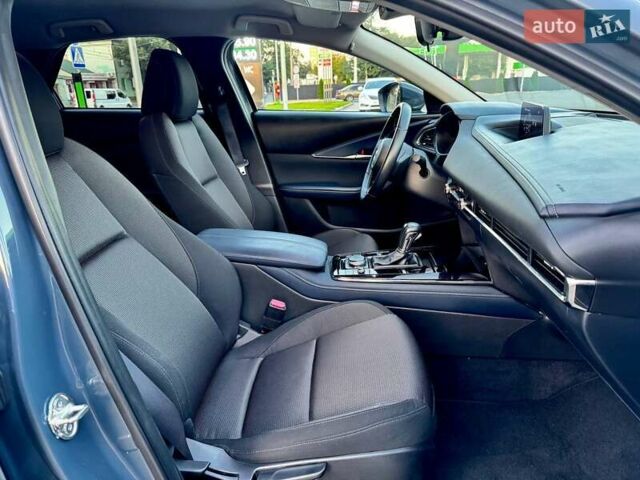 Серый Мазда CX-30, объемом двигателя 2 л и пробегом 17 тыс. км за 17800 $, фото 10 на Automoto.ua