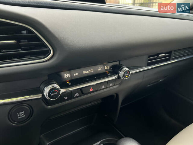 Серый Мазда CX-30, объемом двигателя 2.49 л и пробегом 48 тыс. км за 19200 $, фото 9 на Automoto.ua