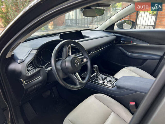 Серый Мазда CX-30, объемом двигателя 2.49 л и пробегом 48 тыс. км за 19200 $, фото 5 на Automoto.ua