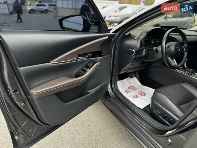 Серый Мазда CX-30, объемом двигателя 2.49 л и пробегом 52 тыс. км за 18000 $, фото 8 на Automoto.ua