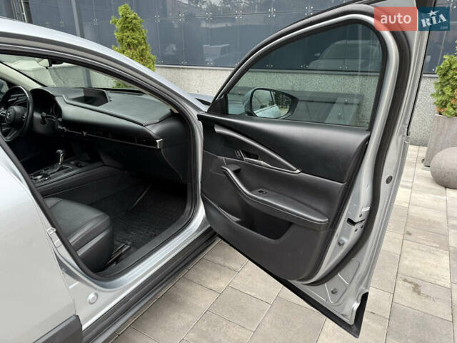 Серый Мазда CX-30, объемом двигателя 2 л и пробегом 155 тыс. км за 16500 $, фото 27 на Automoto.ua