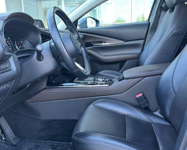 Серый Мазда CX-30, объемом двигателя 2 л и пробегом 40 тыс. км за 25234 $, фото 16 на Automoto.ua