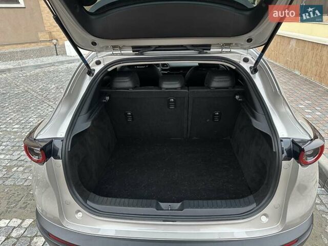 Серый Мазда CX-30, объемом двигателя 2.49 л и пробегом 103 тыс. км за 23000 $, фото 5 на Automoto.ua