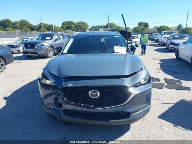 Серый Мазда CX-30, объемом двигателя 2.5 л и пробегом 45 тыс. км за 16500 $, фото 1 на Automoto.ua