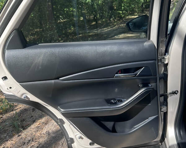 Серый Мазда CX-30, объемом двигателя 2.5 л и пробегом 17 тыс. км за 22500 $, фото 8 на Automoto.ua