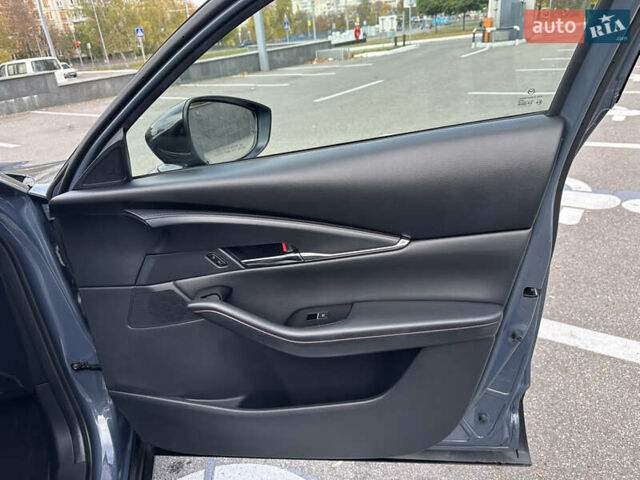 Серый Мазда CX-30, объемом двигателя 2.49 л и пробегом 29 тыс. км за 24900 $, фото 18 на Automoto.ua