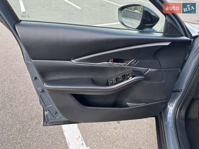 Серый Мазда CX-30, объемом двигателя 2.49 л и пробегом 29 тыс. км за 24900 $, фото 12 на Automoto.ua