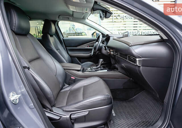 Серый Мазда CX-30, объемом двигателя 2 л и пробегом 21 тыс. км за 30035 $, фото 5 на Automoto.ua