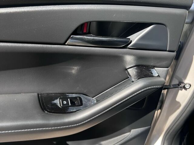 Серый Мазда CX-30, объемом двигателя 2.5 л и пробегом 17 тыс. км за 22500 $, фото 7 на Automoto.ua