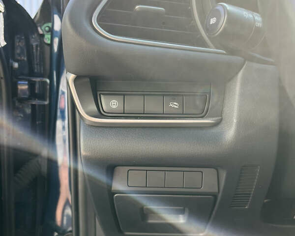 Синий Мазда CX-30, объемом двигателя 2.49 л и пробегом 133 тыс. км за 20000 $, фото 43 на Automoto.ua