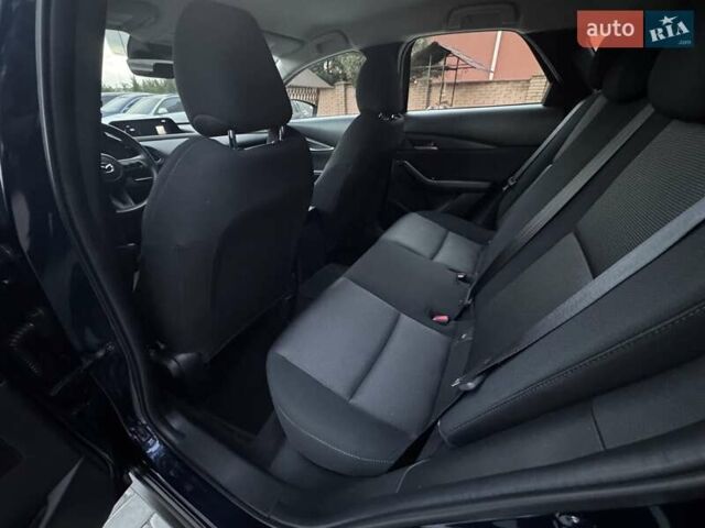 Синий Мазда CX-30, объемом двигателя 2.5 л и пробегом 8 тыс. км за 20999 $, фото 2 на Automoto.ua