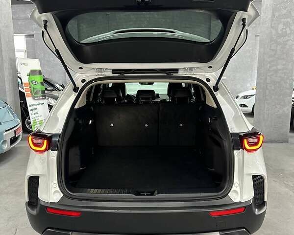 Белый Мазда CX-50, объемом двигателя 2.5 л и пробегом 49 тыс. км за 25999 $, фото 20 на Automoto.ua