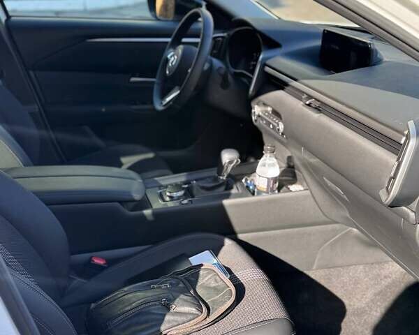 Белый Мазда CX-50, объемом двигателя 2.49 л и пробегом 5 тыс. км за 25400 $, фото 27 на Automoto.ua