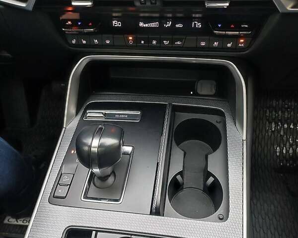 Серый Мазда CX-60, объемом двигателя 2.49 л и пробегом 45 тыс. км за 39000 $, фото 17 на Automoto.ua