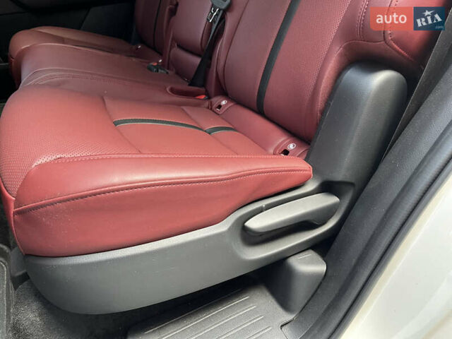 Белый Мазда CX-70, объемом двигателя 3.3 л и пробегом 7 тыс. км за 45000 $, фото 25 на Automoto.ua