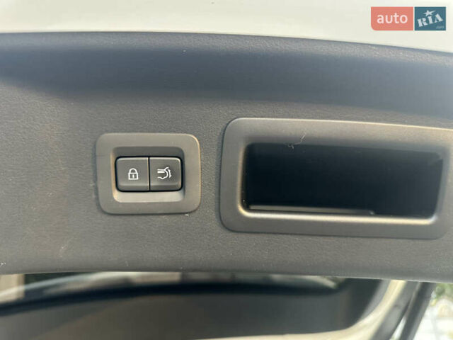 Белый Мазда CX-90, объемом двигателя 3.28 л и пробегом 13 тыс. км за 40000 $, фото 26 на Automoto.ua