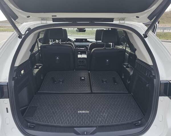Белый Мазда CX-90, объемом двигателя 3.3 л и пробегом 10 тыс. км за 39800 $, фото 20 на Automoto.ua