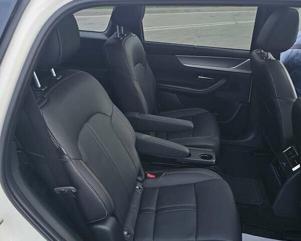 Белый Мазда CX-90, объемом двигателя 3.3 л и пробегом 10 тыс. км за 39800 $, фото 23 на Automoto.ua