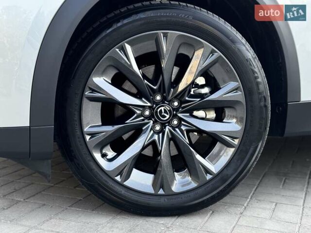 Серый Мазда CX-90, объемом двигателя 2.49 л и пробегом 28 тыс. км за 42900 $, фото 4 на Automoto.ua