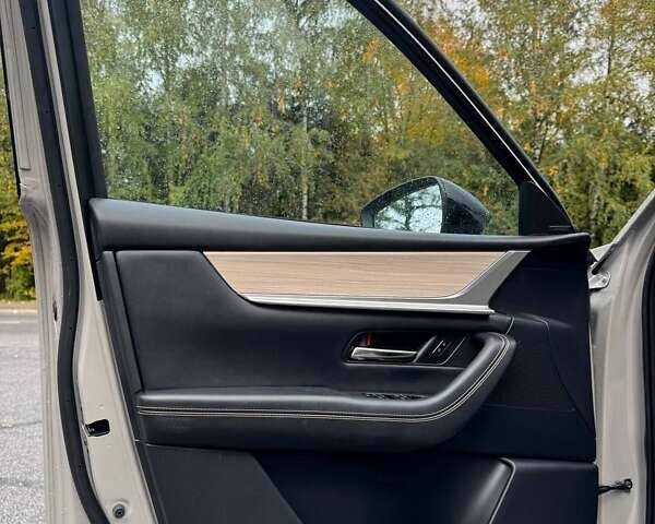 Серый Мазда CX-90, объемом двигателя 2.49 л и пробегом 1 тыс. км за 40700 $, фото 33 на Automoto.ua