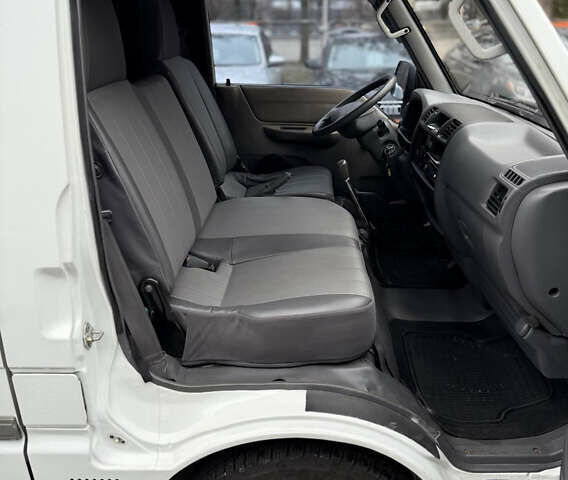 Белый Мазда E-series, объемом двигателя 2.2 л и пробегом 136 тыс. км за 7799 $, фото 13 на Automoto.ua