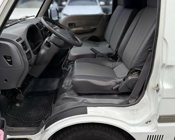 Белый Мазда E-series, объемом двигателя 2.2 л и пробегом 136 тыс. км за 7799 $, фото 14 на Automoto.ua