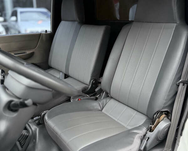 Белый Мазда E-series, объемом двигателя 2.2 л и пробегом 136 тыс. км за 7799 $, фото 19 на Automoto.ua