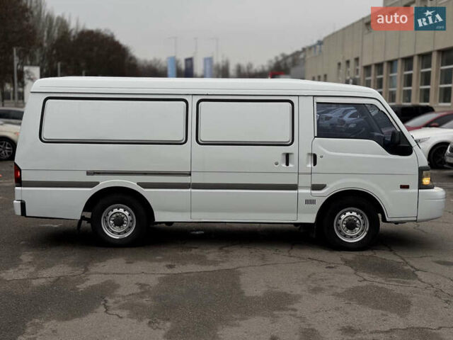 Белый Мазда E-series, объемом двигателя 2.2 л и пробегом 136 тыс. км за 7799 $, фото 3 на Automoto.ua