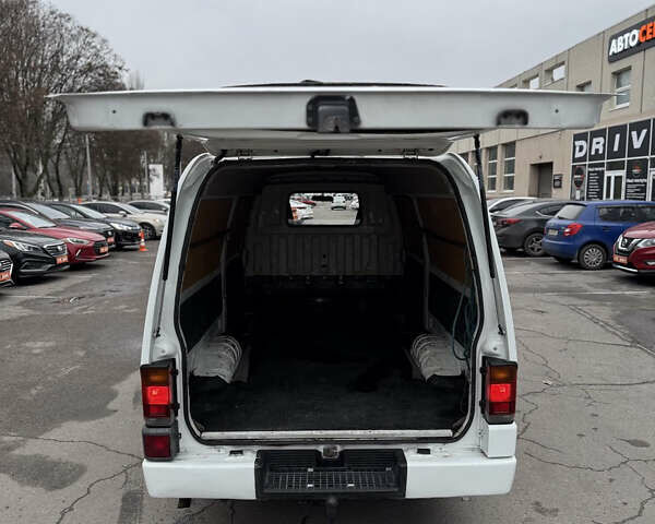 Белый Мазда E-series, объемом двигателя 2.2 л и пробегом 136 тыс. км за 7799 $, фото 5 на Automoto.ua