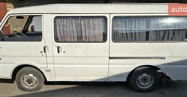 Белый Мазда E-series, объемом двигателя 2.2 л и пробегом 356 тыс. км за 1900 $, фото 4 на Automoto.ua