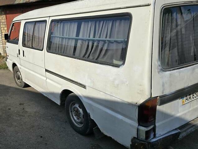 Белый Мазда E-series, объемом двигателя 2.2 л и пробегом 356 тыс. км за 1900 $, фото 2 на Automoto.ua